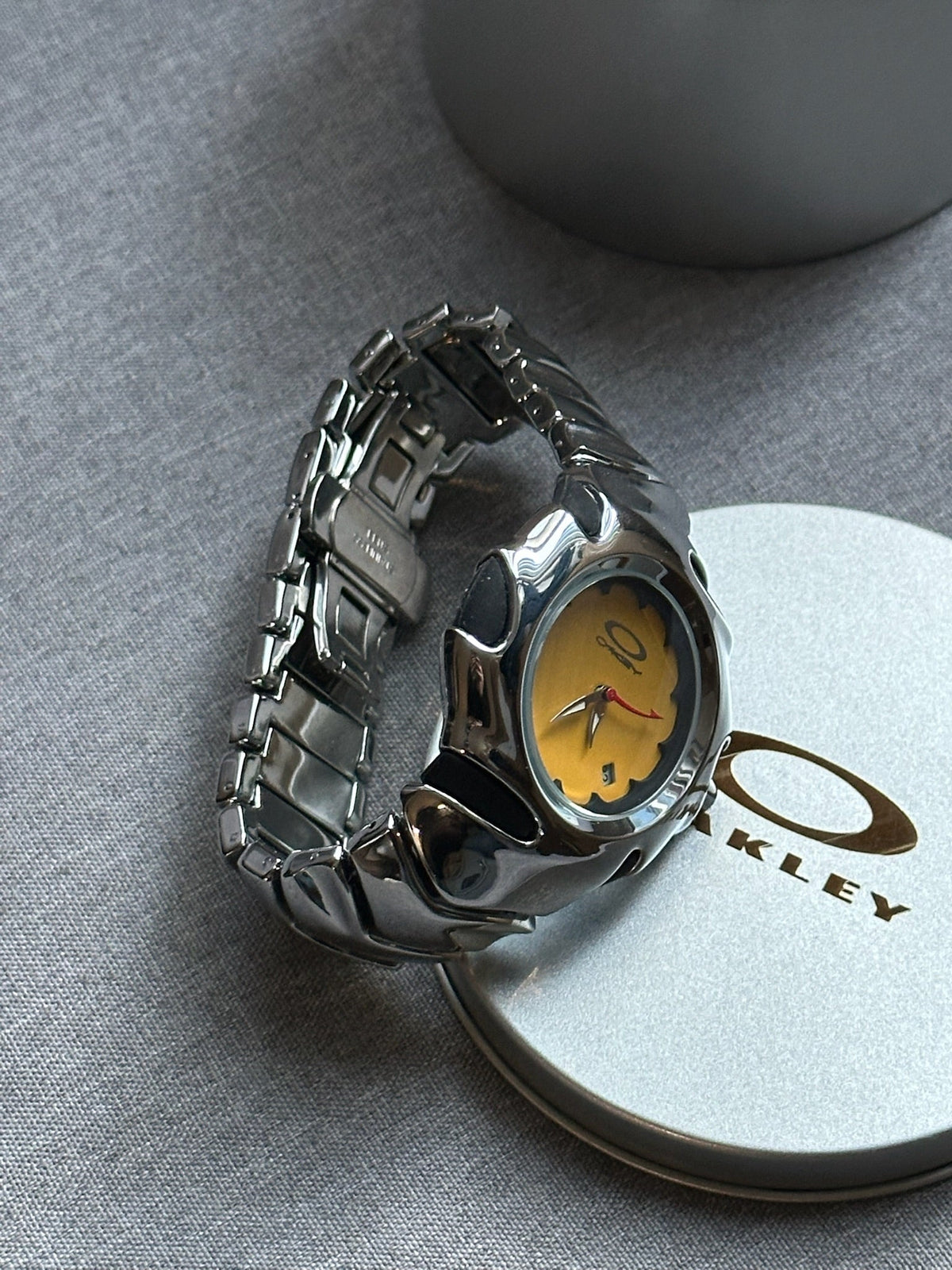 Oakley Blade Watch – Yellow dial Silver Shiny Stainless Steel, Swiss Movement, Collectible Men’s Watch